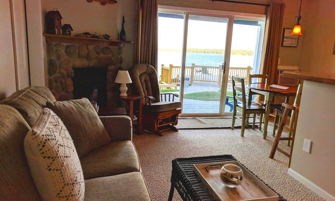 Onekama Condo | Welcoming 1-bedroom condo in Onekama