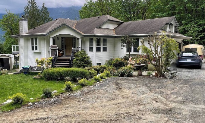 Lindell Beach House | Welcoming 6-bedroom house in Lindell Beach