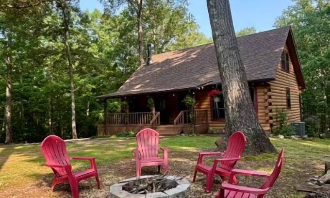 Cartersville Cabin | Welcoming Cabin near Lake Point Sports in Cartersville-Sleeps 9