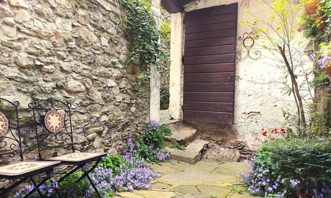 Plesio Apartment | Welcoming cozy apartment in a quaint medieval village