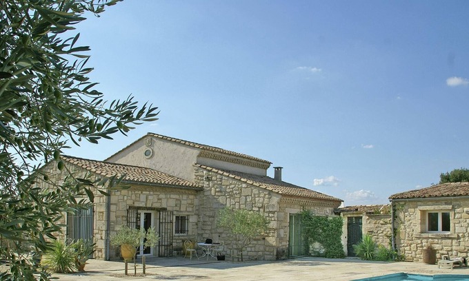 Montfrin Villa | Welcoming Villa with Private Swimming Pool in Montfrin