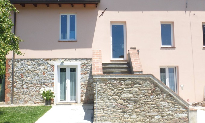 Montignoso Apartment | Well-kept apartment in a farmhouse