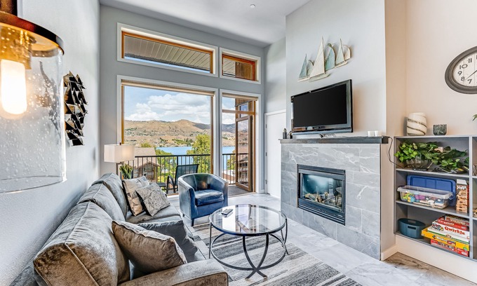 Chelan Condo | Well-Located Condo with Patio and Shared Pool & Hot Tub - Enjoy a Quiet Location