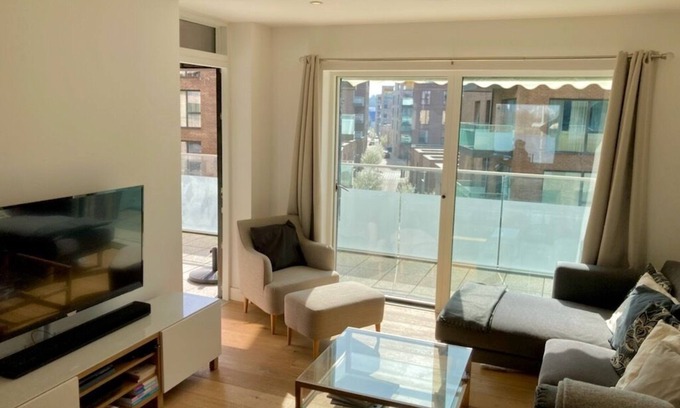 Peninsula Apartment | Well located, quiet specious 2 bedroom 2 bathroom with large sun terrace