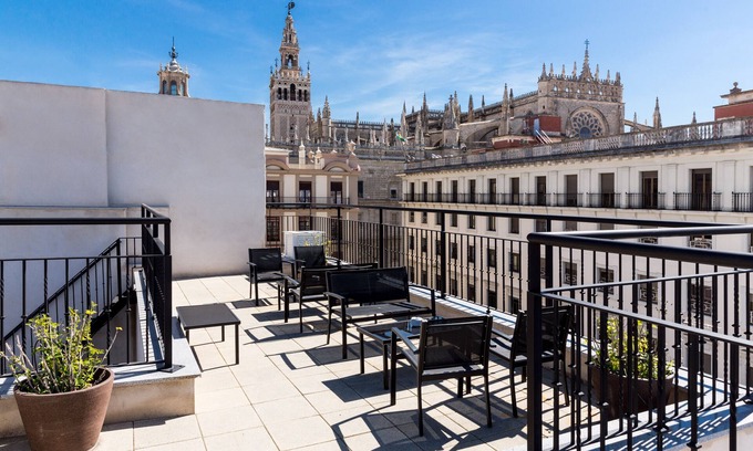 El Arenal Hotel | Welldone Cathedral Suites