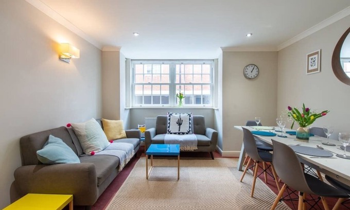 Wells House | Wells City Centre, Quiet Mews House, sleeps 6