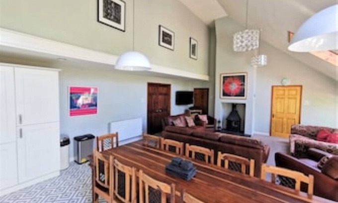 Llanfyrnach House | Wellstone Cottages - Honey Coach House