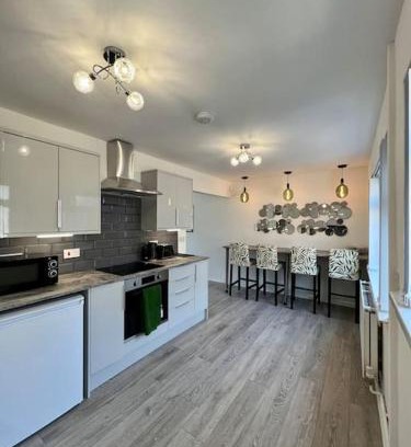 Merthyr Tydfil House | Welsh Getaway Home No 2 - 10 mins to Bike Park Wales