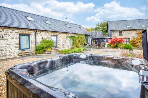 Llansadwrn House | West Barn - 2 Bedroom Cottage - Llandeilo