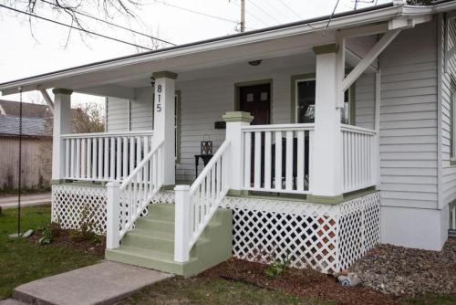 Livingston House | West Clark Getaway