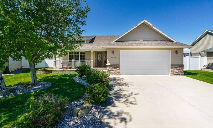Billings House | West End! Cozy and Inviting- Family friendly with beautiful views
