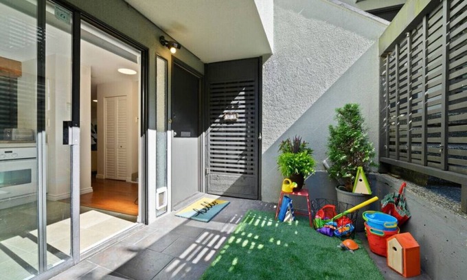 West End Condo | West End Family Getaway - 2 min to Stanley Park