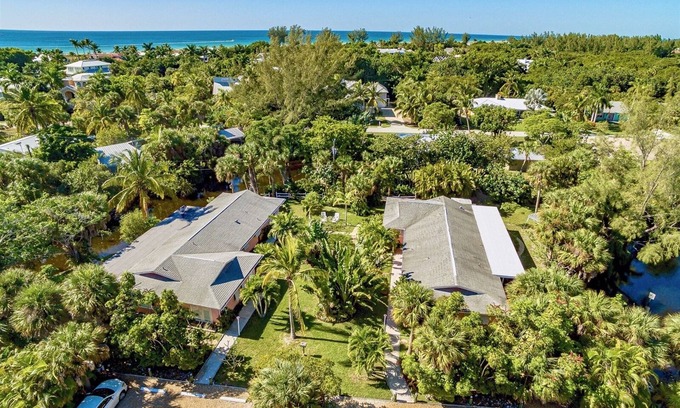 Tradewinds Cottage | West End Paradise Unit 4 Scallop 5 - One bedroom suite w/water views