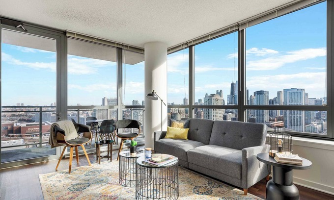 Downtown Chicago Apartment | West Loop 2BR with Skyline Views + Prime Location