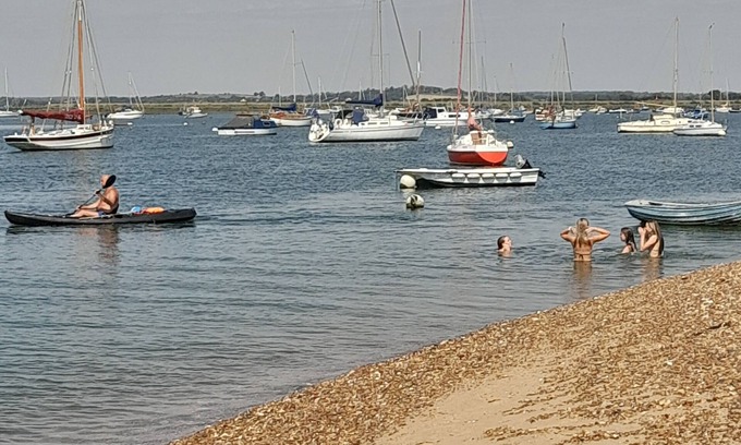 West Mersea Cottage | West Mersea Cottage, Coast Road. Beach/sea area. Xmas/NY availability