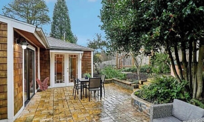 Arbor Heights House | West Seattle Home with garden and patio