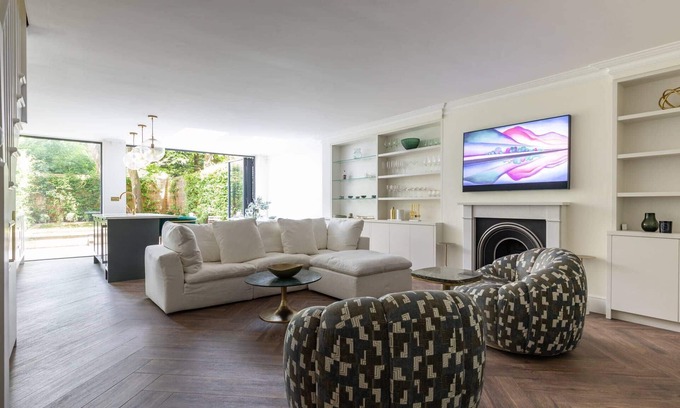 Westbourne Apartment | Westbourne Park Road XVIII by onefinestay