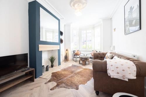 Warrington House | Western House - Central Warrington - Sleeps 5