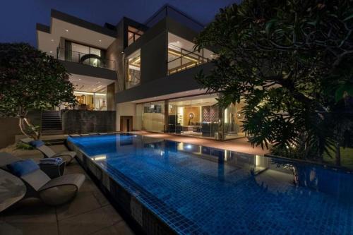 Batu Bolong Villa | Western Taste of 5 BR Luxurious Villa Canggu CYN