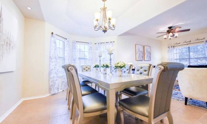 Pipers Meadow House | WESTIN OAK| 2900Sqft |8beds | 3.5bath| SLEEPS13