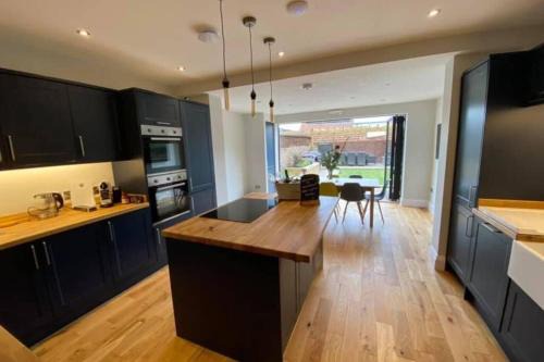 Muston House | WESTREACH Filey - a 4 Bedroom, all en-suite sleep 8 Townhouse