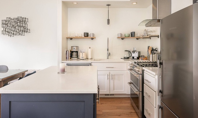 Broken Top House | Westside Home Near Mt. Bachelor w Hot Tub - San Francisco Life Real Estate