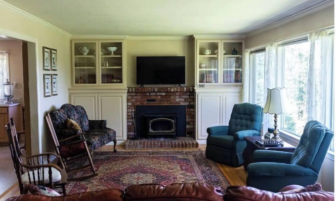 Healdsburg House | Westside Vista Wine Country Guest House