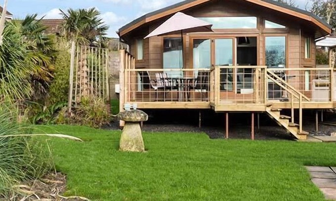 Uphill Cabin | WESTVIEW, family friendly, with a garden in Weston-Super-Mare