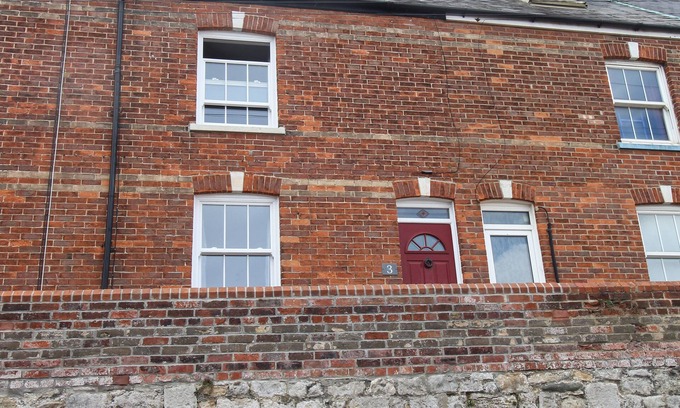 Weymouth Cottage | WEYBURY COTTAGE, pet friendly, with a garden in Brewers Quay Harbour