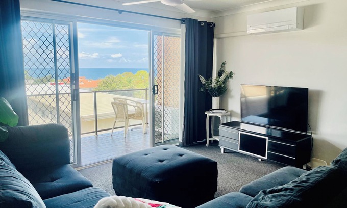 Port Macquarie Apartment | Whale Tales & Ocean Views – Beach Escape