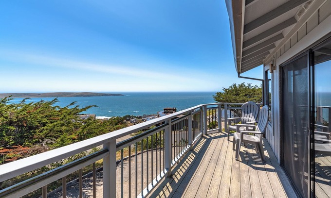 Dillon Beach House | WhaleWatch:Coastal Family Retreat w/Epic Views! WiFi/HotTub/GmRm/Pup