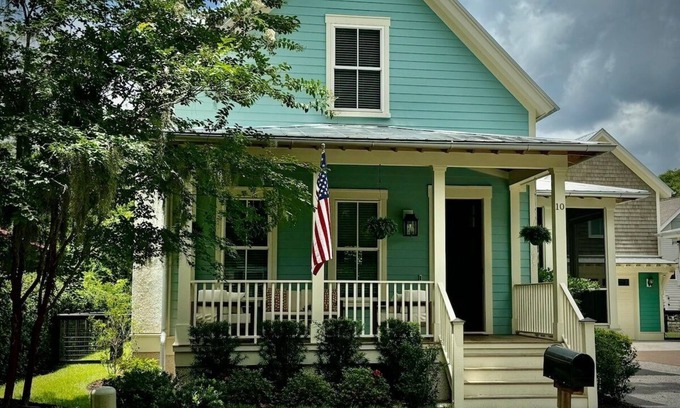 Olde Town House | Wharf Street Coastal Escape - 3BR Old Town Luxury
