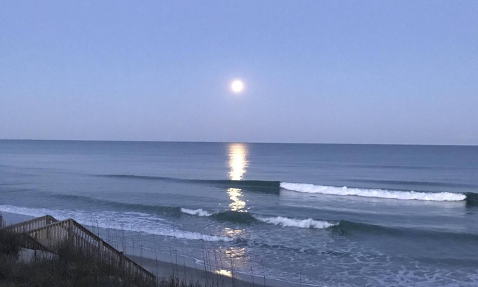 Surf City House | "What's In A Name?” Oceanfront, Sleeps 16