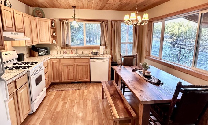 Columbus Cabin | Where The Wild Things Are- Blue Ribbon Fly Fishing Cabin & No Lift Line Skiing