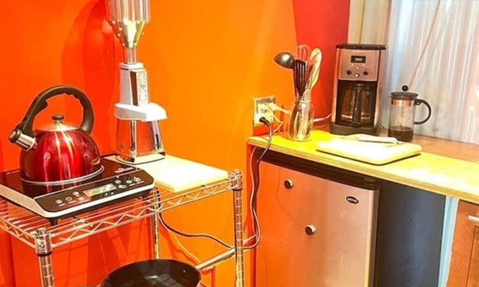 Glen Iris Apartment | Whimsical 1-bedroom apartment