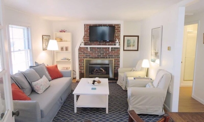 Harwich Center House | Whip-o-Will Woods: Dog-Friendly Cape Cottage