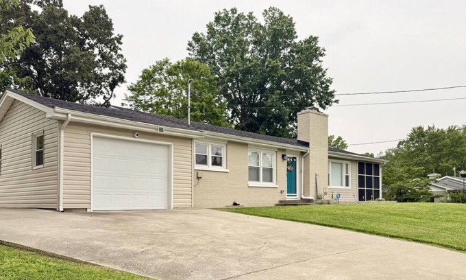 Beattyville Cottage | Whisker Ridge: A Cozy 3-Bedroom Cottage