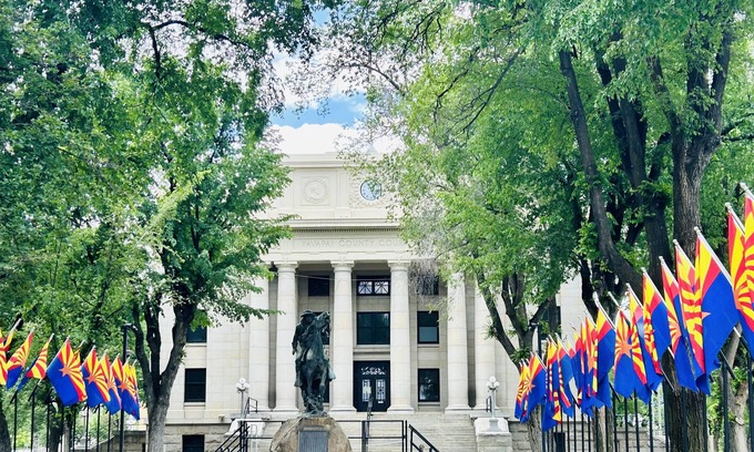 Prescott House | Whiskey Row Walkable 2. Quite yet central, close to downtown Prescott.