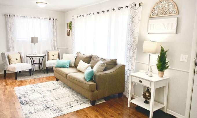 Saginaw House | “Whisper Valley: Tranquil 3 Bed Haven Saginaw Twp 48603, Family & Pet Friendly!"