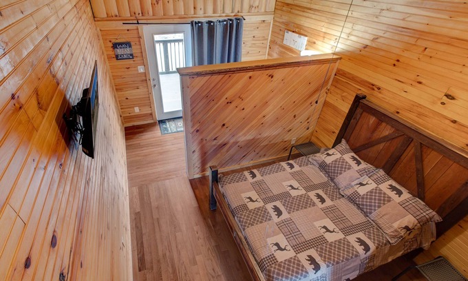 Pine Ridge Cabin | Whispering Pine Cabin Unit 2 RRG PET FRIENDLY