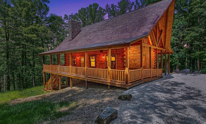 South Bloomingville Cabin | Whispering Trees Lodge , sleeps 10, 4 miles from Old Man's Cave