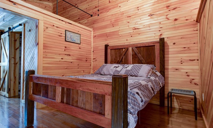 Pine Ridge House | Whistling Wind Cabin Unit 3 in RRG Pet Friendly