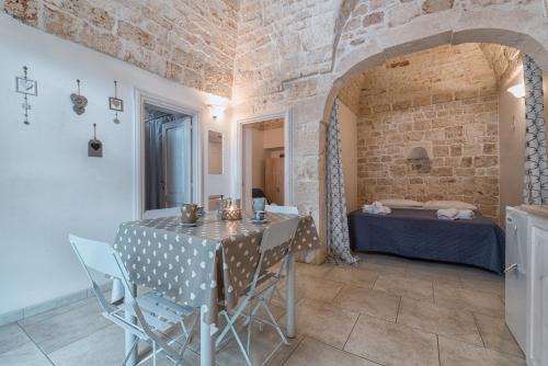 Ostuni House | White House Flats & Studios