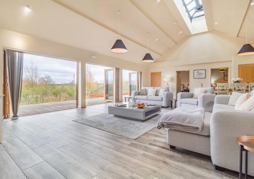Halesworth House | White House Lodges - Napier