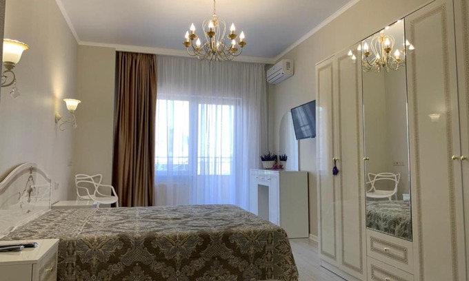 Prymors'kyi district Apartment | White Lily