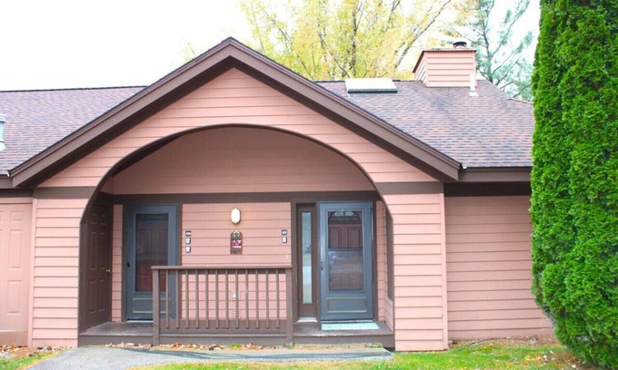 Woodstock House | White Mountain Stay - Exit 30