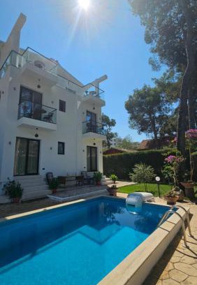 Golem Apartment | White Pine Villa With Pool
