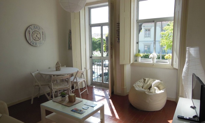 Setubal Apartment | White Seagull House in Setubal