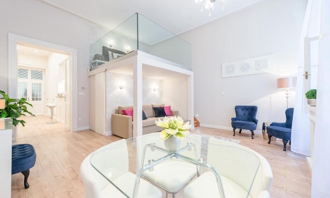 Erzsebetvaros Apartment | White Trees