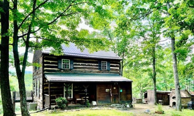 Burlington Cabin | Whitetail Inn - Rustic Seclusion